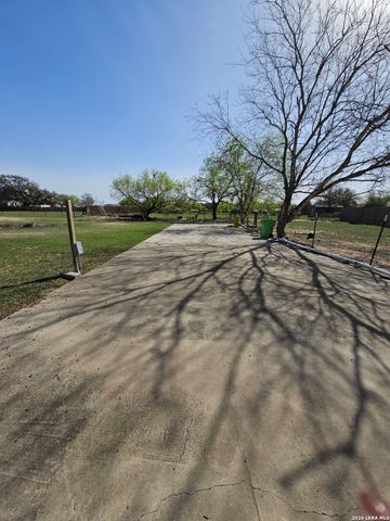 5820 S Loop 1604, Von Ormy, TX 78073