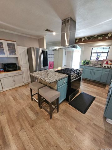 5820 S Loop 1604, Von Ormy, TX 78073