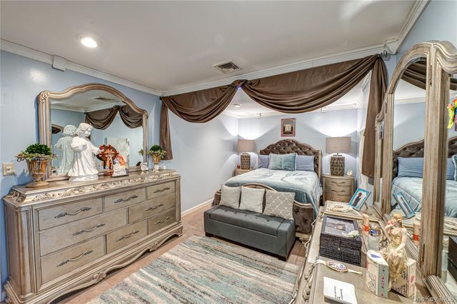 37 W 10th Street, Deer Park, NY 11729