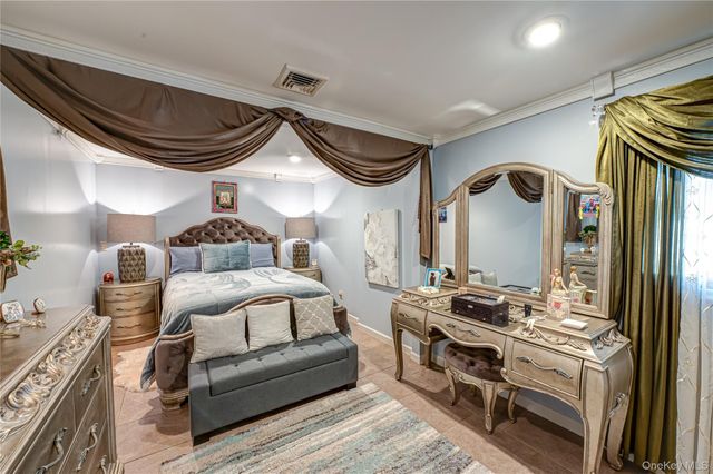 37 W 10th Street, Deer Park, NY 11729