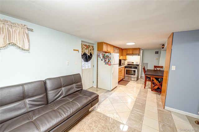 37 W 10th Street, Deer Park, NY 11729