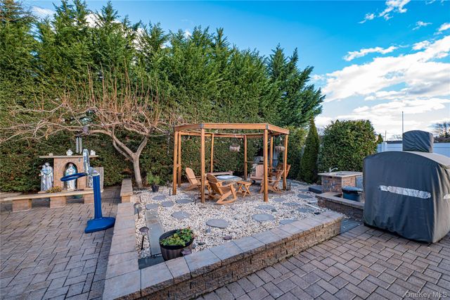 37 W 10th Street, Deer Park, NY 11729