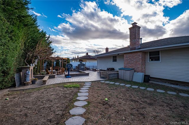 37 W 10th Street, Deer Park, NY 11729