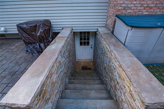 37 W 10th Street, Deer Park, NY 11729