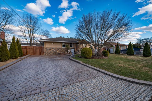 37 W 10th Street, Deer Park, NY 11729