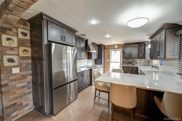 37 W 10th Street, Deer Park, NY 11729