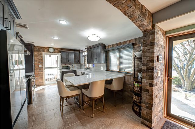 37 W 10th Street, Deer Park, NY 11729