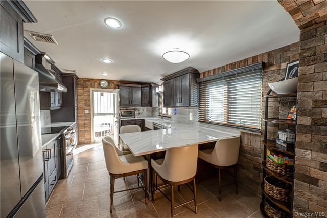 37 W 10th Street, Deer Park, NY 11729