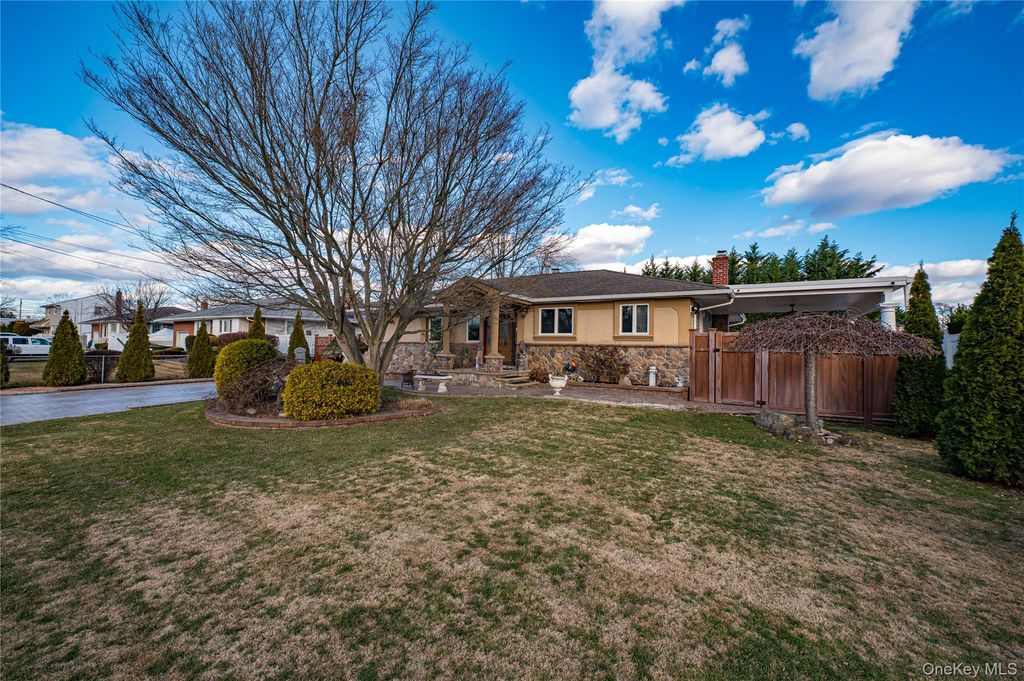 37 W 10th Street, Deer Park, NY 11729