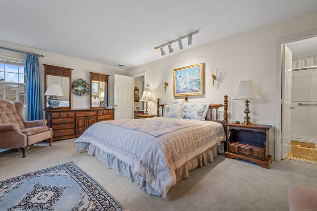 3 Sandgate Circle 3, Madison, CT 06443