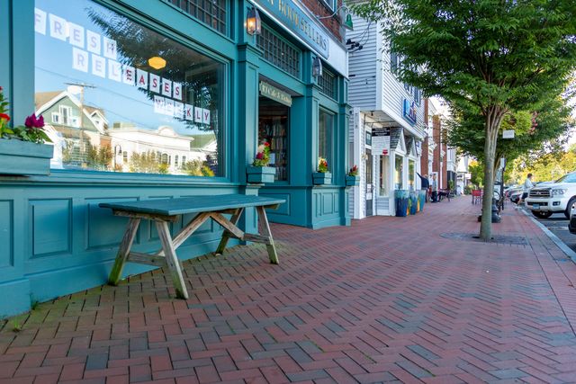 3 Sandgate Circle 3, Madison, CT 06443