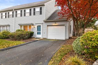 3 Sandgate Circle 3, Madison, CT 06443