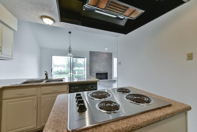 1811 Veranda Drive, West Columbia, TX 77486