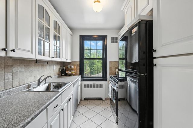 14 Soundview Avenue 22, White Plains, NY 10606