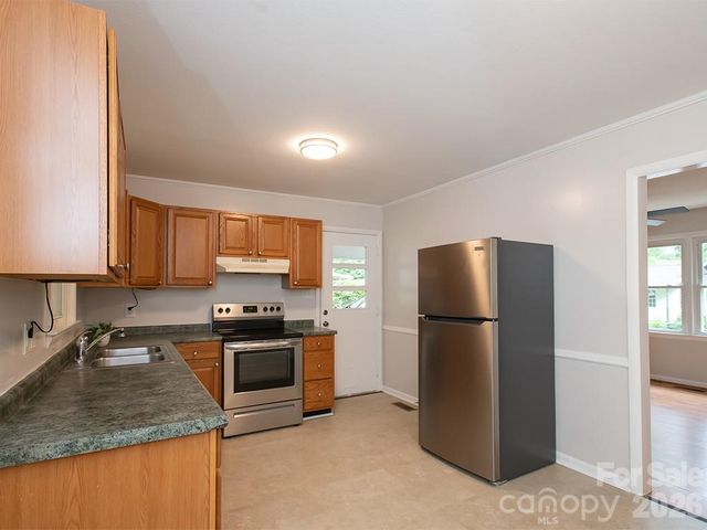 7 Brookshire Street Extension, Asheville, NC 28803