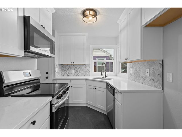 3355 Ne 83RD Ave, Portland, OR 97220