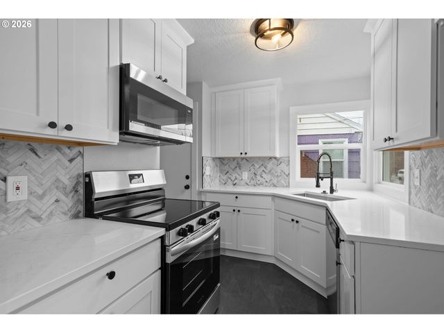 3355 Ne 83RD Ave, Portland, OR 97220