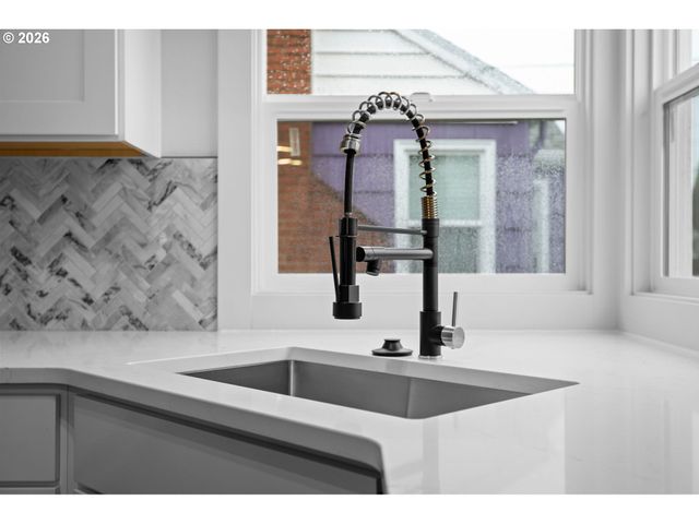 3355 Ne 83RD Ave, Portland, OR 97220