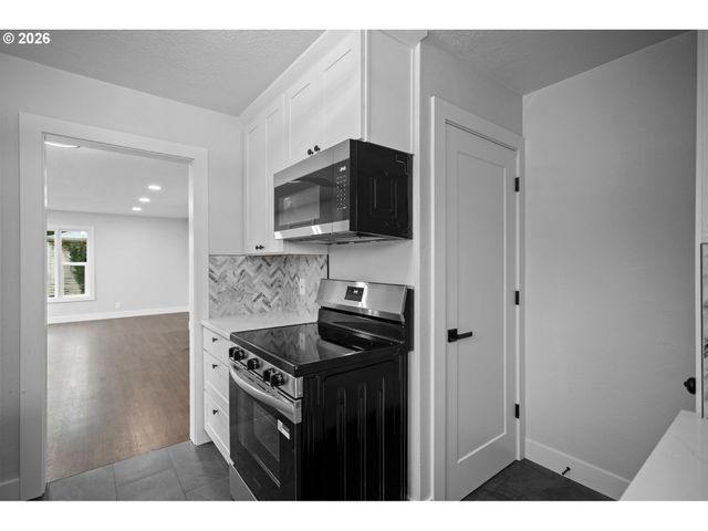 3355 Ne 83RD Ave, Portland, OR 97220