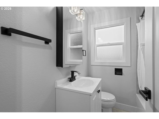 3355 Ne 83RD Ave, Portland, OR 97220