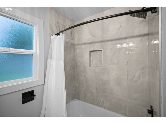 3355 Ne 83RD Ave, Portland, OR 97220