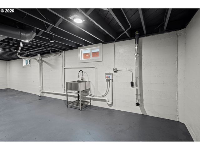 3355 Ne 83RD Ave, Portland, OR 97220