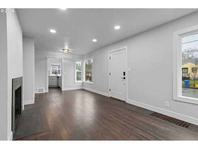 3355 Ne 83RD Ave, Portland, OR 97220