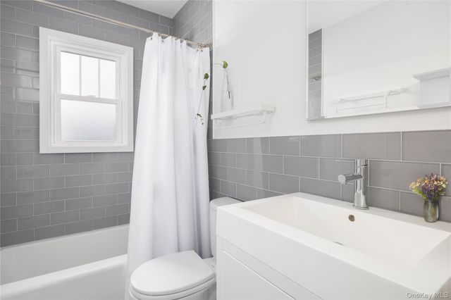 446 6th Street, Greenport, NY 11944