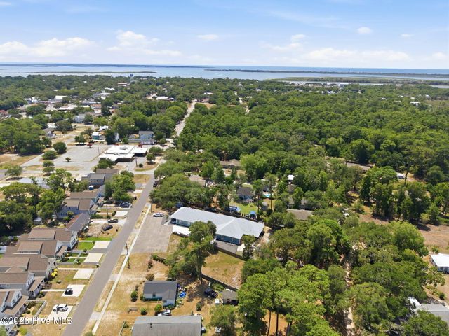 1015 N Caswell Avenue, Southport, NC 28461