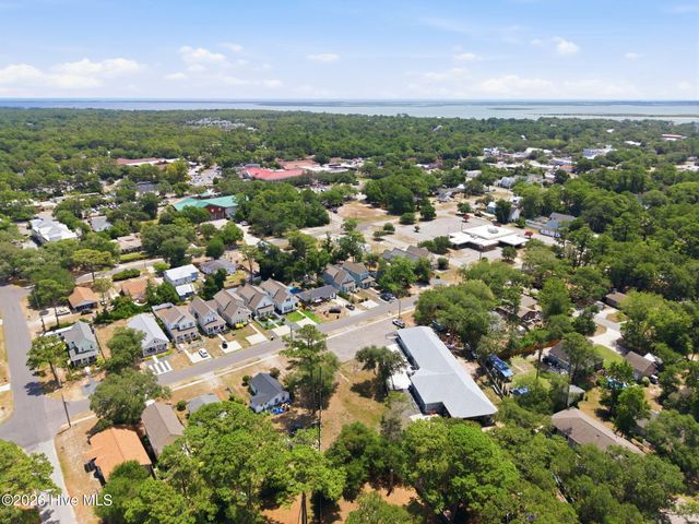 1015 N Caswell Avenue, Southport, NC 28461