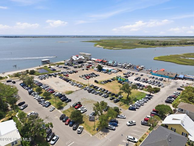 1015 N Caswell Avenue, Southport, NC 28461