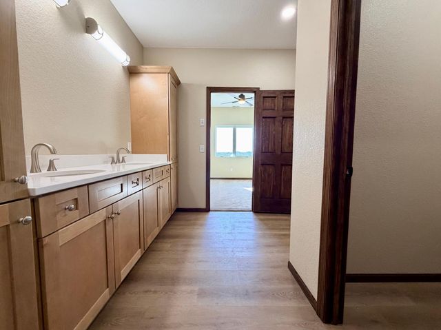 2555 Sutherland Dr, Worthington, MN 56187