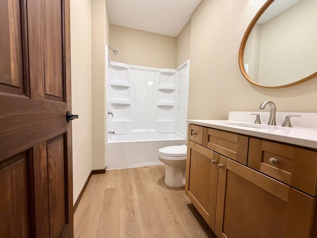 2555 Sutherland Dr, Worthington, MN 56187