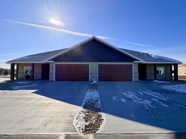 2555 Sutherland Dr, Worthington, MN 56187