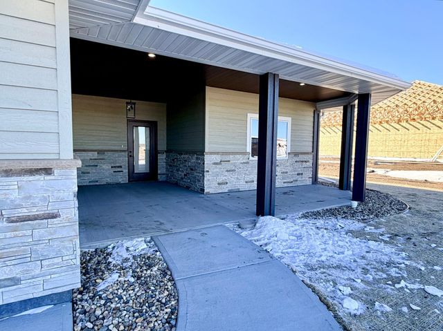 2555 Sutherland Dr, Worthington, MN 56187