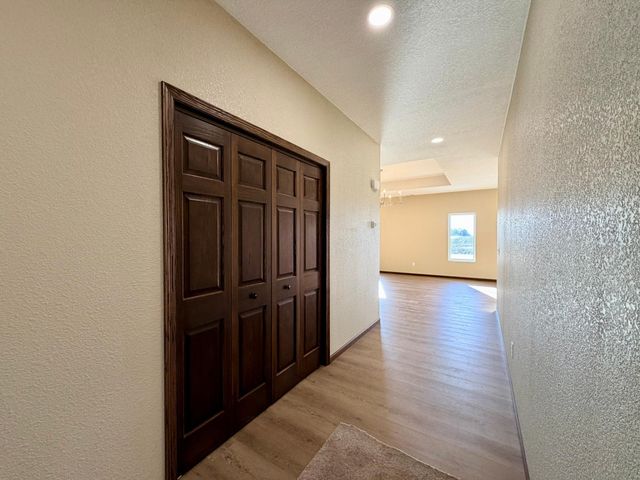 2555 Sutherland Dr, Worthington, MN 56187