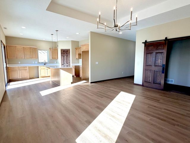 2555 Sutherland Dr, Worthington, MN 56187