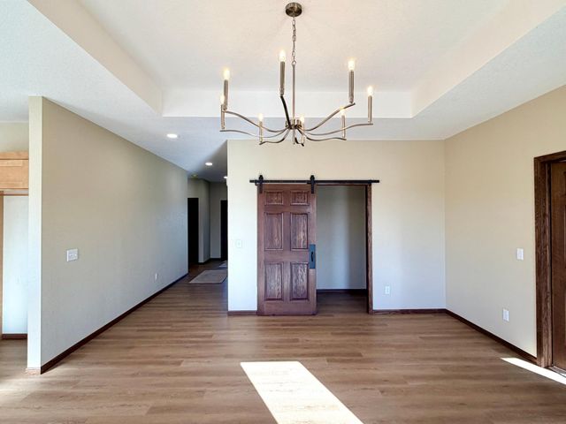 2555 Sutherland Dr, Worthington, MN 56187