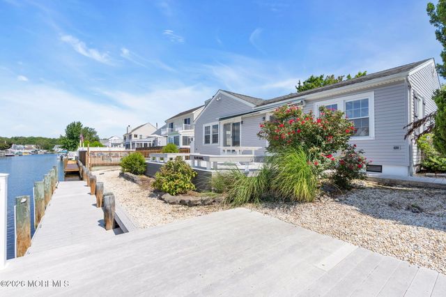 90 Spinnaker Court, Bayville, NJ 08721