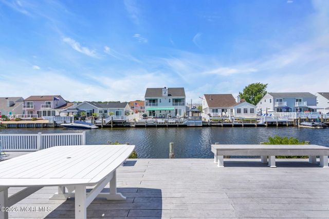 90 Spinnaker Court, Bayville, NJ 08721