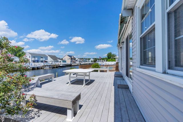 90 Spinnaker Court, Bayville, NJ 08721