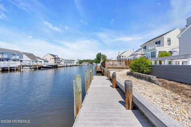 90 Spinnaker Court, Bayville, NJ 08721