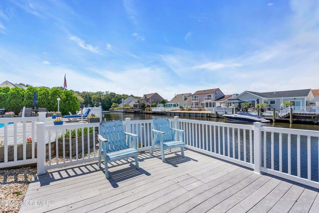 90 Spinnaker Court, Bayville, NJ 08721