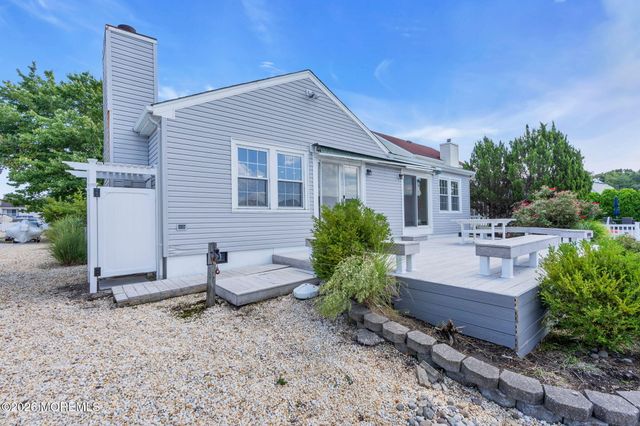 90 Spinnaker Court, Bayville, NJ 08721