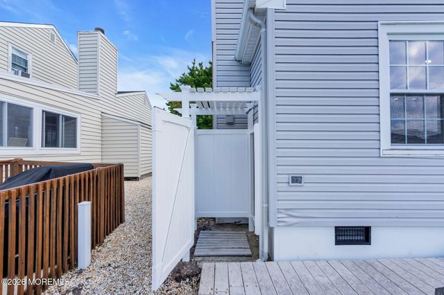 90 Spinnaker Court, Bayville, NJ 08721