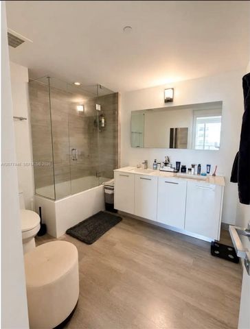 1300 Brickell Bay Drive 1807, Miami, FL 33131