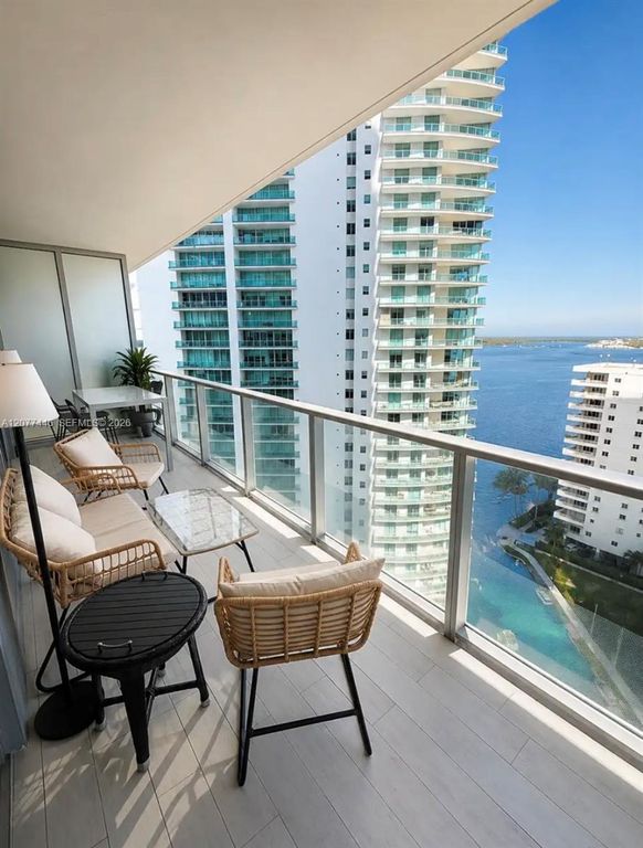1300 Brickell Bay Drive 1807, Miami, FL 33131