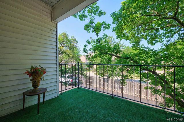 26070 N Lake Drive Drive, Harrison Twp, MI 48045