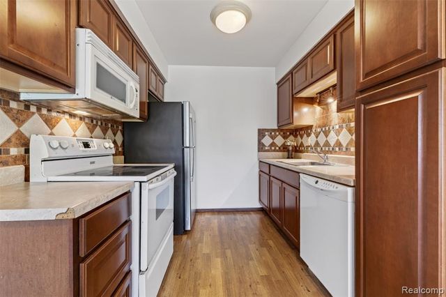26070 N Lake Drive Drive, Harrison Twp, MI 48045