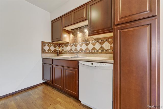 26070 N Lake Drive Drive, Harrison Twp, MI 48045
